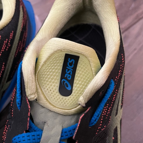 Asics NOVABLAST 2 Running Shoes - Picture 7 of 11